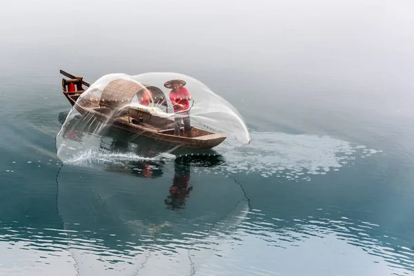 Un pêcheur du Misty Small Dongjiang — Photo