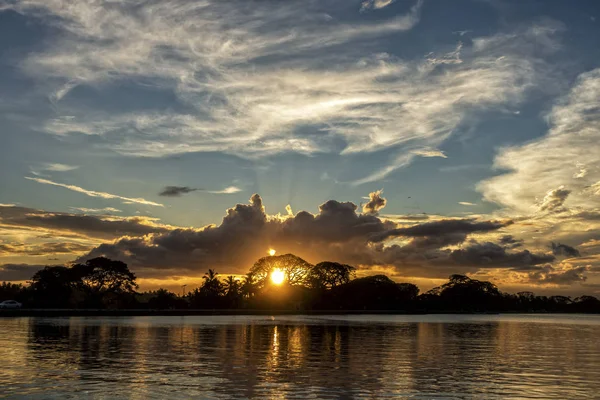 Pôr do sol do lago Tissa — Fotografia de Stock