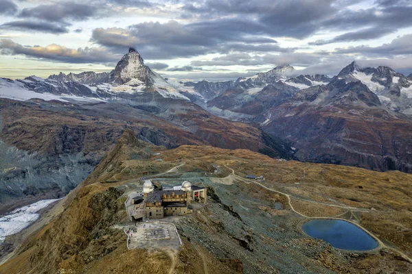 De Matterhorn en de Gornergrat observatorium — Stockfoto