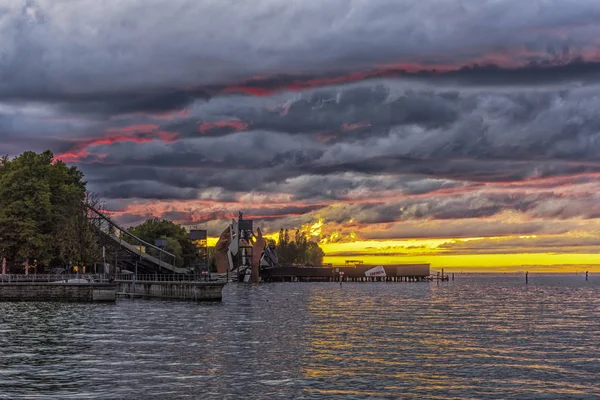 Le magnifique coucher de soleil du lac de Boden — Photo