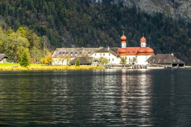 Ünlü St Bartholomew's kilise