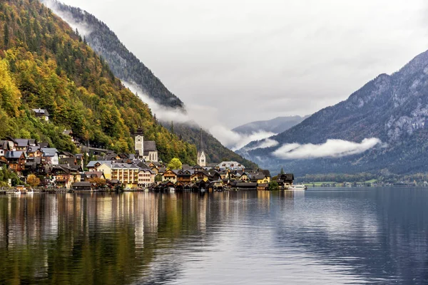 O belo lago Hallstatt — Fotografia de Stock