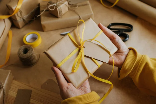 Boîte Emballage Pour Femme Papier Emballage Kraft Ficelle Naturelle Recyclage — Photo