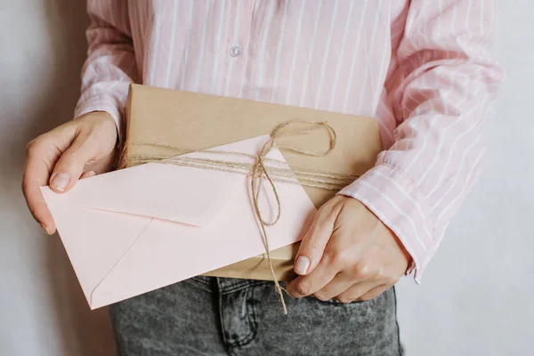 Woman Holds Hand Paper Envelope Box New Mail Message Postal — ストック写真