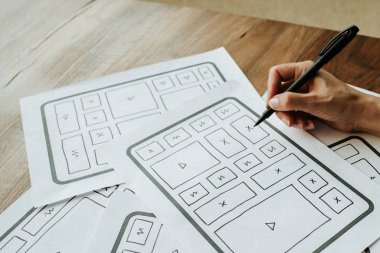 Ux web sitesi tasarım kablosu. Taslak, prototip, çerçeve, gelecek tasarım projesi. Ui / Ux - kullanıcı arayüzü, kullanıcı deneyimi tasarımcısı. Web tasarım stüdyosu için yaratıcı bir konsept. Web sitesi geliştirme