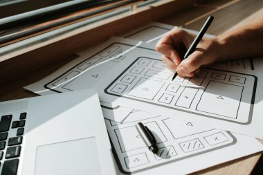 Ux web sitesi tasarım kablosu. Taslak, prototip, çerçeve, gelecek tasarım projesi. Ui / Ux - kullanıcı arayüzü, kullanıcı deneyimi tasarımcısı. Web tasarım stüdyosu için yaratıcı bir konsept. Web sitesi geliştirme