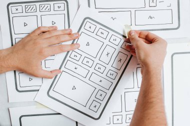 Ux web sitesi tasarım kablosu. Taslak, prototip, çerçeve, gelecek tasarım projesi. Ui / Ux - kullanıcı arayüzü, kullanıcı deneyimi tasarımcısı. Web tasarım stüdyosu için yaratıcı bir konsept. Web sitesi geliştirme