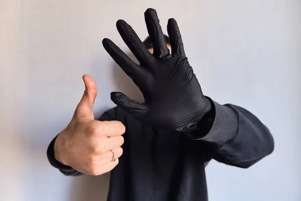 Homem Mãos Luvas Médicas Pretas Closeup Proteger Corpo Vírus Bactérias — Fotografia de Stock