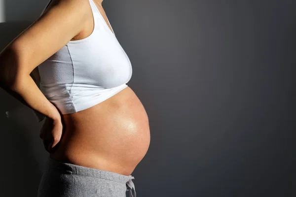 Brzuch Kobiety Ciąży Bliska — Zdjęcie stockowe