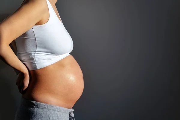 Brzuch Kobiety Ciąży Bliska — Zdjęcie stockowe