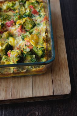 Taze sebzeli vejetaryen omleti.