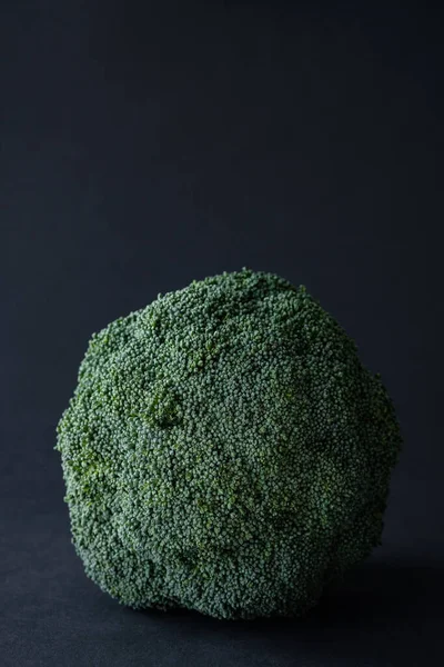 Brócoli Verde Sobre Fondo Negro Verduras Frescas —  Fotos de Stock