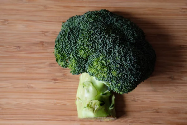 Brócoli Verde Sobre Fondo Negro Verduras Frescas —  Fotos de Stock