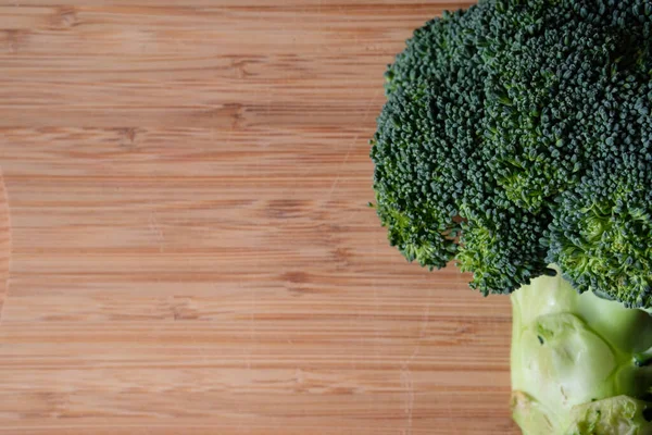 Grüner Brokkoli Auf Schwarzem Hintergrund Frisches Grünzeug — Stockfoto