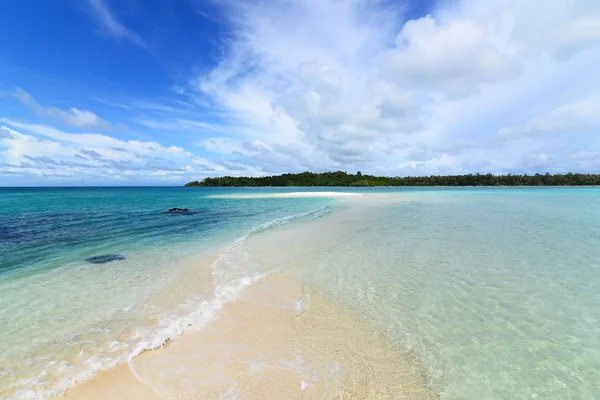 コマック、繁体字、タイで雲と青空とビーチの美しい景色. — ストック写真