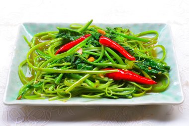 Kızarmış su ıspanağı.