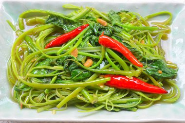 Kızarmış su ıspanağı.