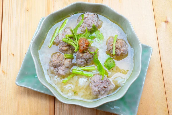 Sopa de arroz tailandês, Arroz cozido com carne de porco picada — Fotografia de Stock