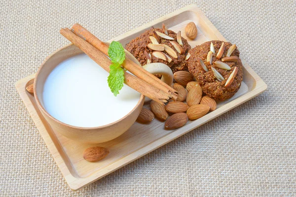Kue buatan sendiri, almond dan susu almond . — Stok Foto