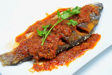 plaka chili soslu kızarmış snapper