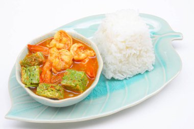 Karides ve ekşi çorba demirhindi yapılan yumurta yapıştırın, lezzetli Tay geleneksel yemek