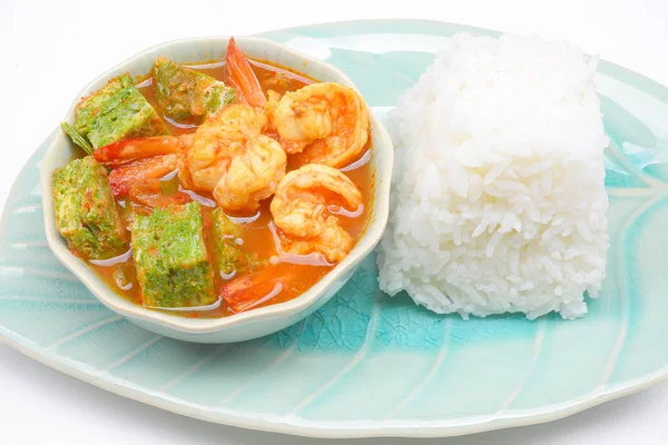 Karides ve ekşi çorba demirhindi yapılan yumurta yapıştırın, lezzetli Tay geleneksel yemek