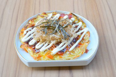 Japon yemekleri okonomiyaki, Japon pizza. Hiroşima, Japonya'nın geleneksel gıda