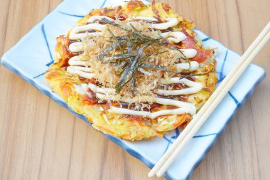 Japon yemekleri okonomiyaki, Japon pizza. Hiroşima, Japonya'nın geleneksel gıda