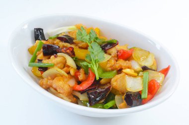 kaju fıstığı ile kızarmış tavuk