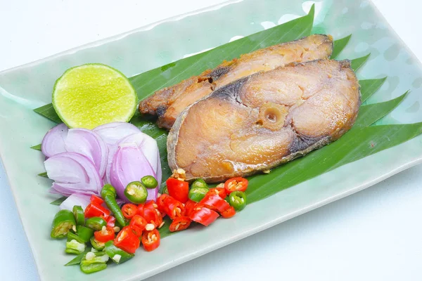 Tuzlu balık lamon ile tuzlu baharatlı