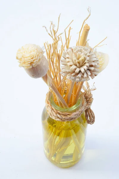 Difusor de aroma com bastões de bambu montados (óleo ) — Fotografia de Stock