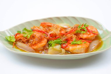 Derin kızarmış karides plaka üzerinde demirhindi soslu