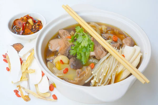 Ba kut teh, estofado de cerdo y sopa de hierbas — Foto de Stock