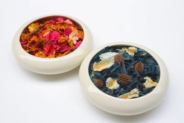 Potpourri getrockneter Pflanzen und Blumen für die Aromatherapie — Stockfoto