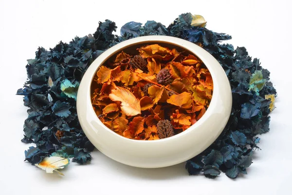 Potpourri getrockneter Pflanzen und Blumen für die Aromatherapie — Stockfoto