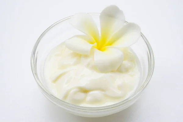 Maschera viso Yogurt trattamenti termali naturali per la pelle . — Foto Stock