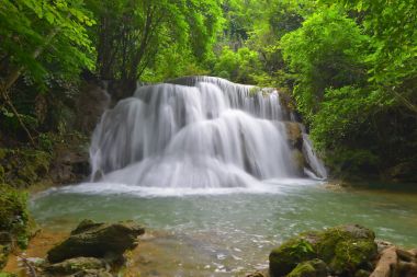 Khuean Srinagarindra Ulusal Park Kanchanaburi il Tayland Huay Mae Kamin şelale
