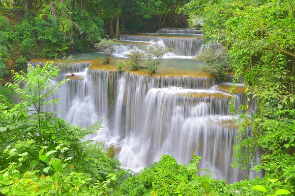 Cachoeira Huay Mae Kamin no Parque Nacional Khuean Srinagarindra Província de Kanchanaburi Tailândia — Fotografia de Stock