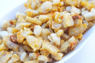 Ev yapımı domuz hışırtı / domuz hışırtı / çeşitli kızarmış domuz eti çatırtı