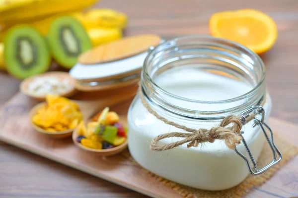 Yogurt fatto in casa per una dieta sana e la colazione — Foto Stock