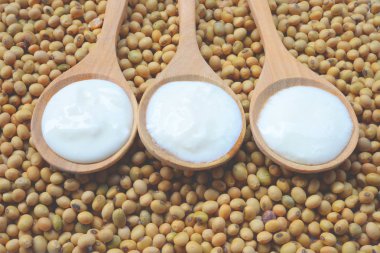 Organik yoğurt soya sütü yapılır.