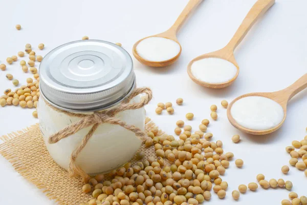 Organik yoğurt soya sütü yapılır.