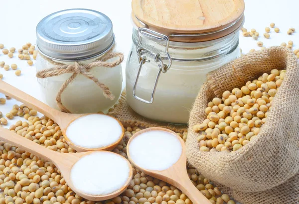 Organik yoğurt soya sütü yapılır.