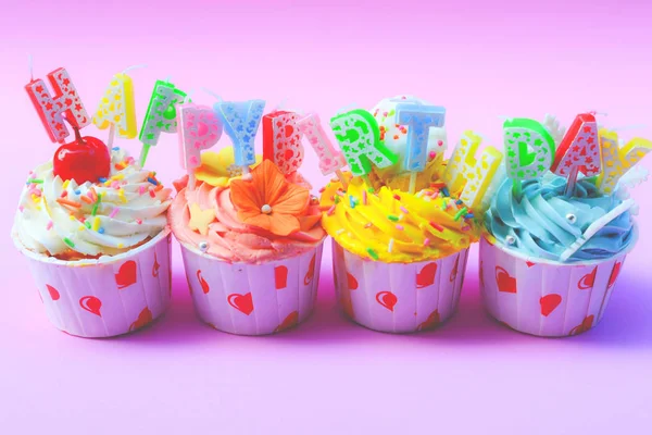 Születésnapi Cupcake Gyertyákkal Színes Háttér — Stock Fotó