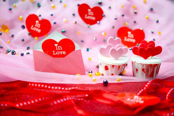 Cupcake Com Decoração Coração Fundo Madeira Branco Amor Conceito Dia — Fotografia de Stock