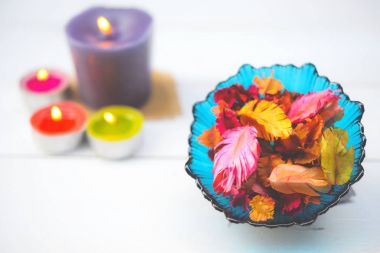 Potpuri kurutulmuş, doğal olarak kokulu bitki materyali, nazik bir doğal koku sağlamak için kullanılan bir karışımıdır 