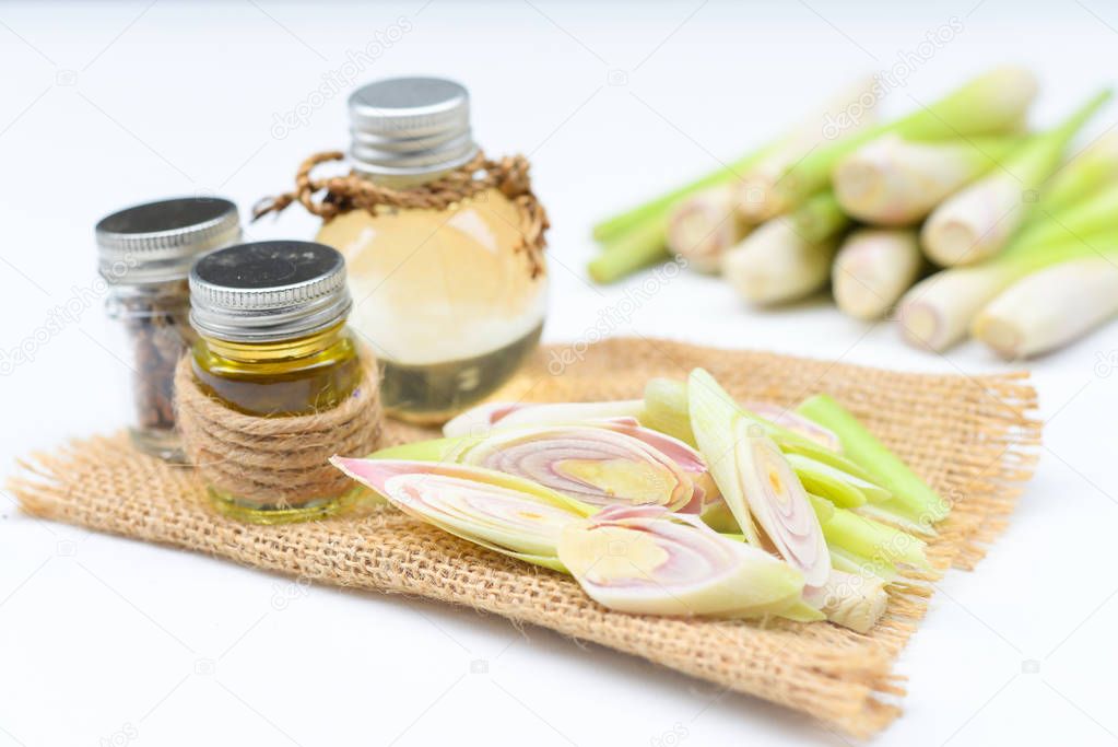 Natural Spa Ingredients Lemongrass essential Oil with Aromatherapy