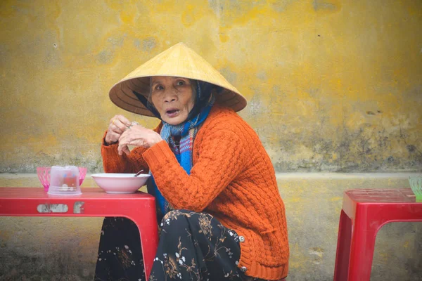 Hoi Vietnam February 2018 Women Sell Food Flowers Hanoi Morning — Stock Photo, Image