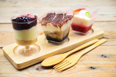Yaban mersinli Cheesecake Kupası