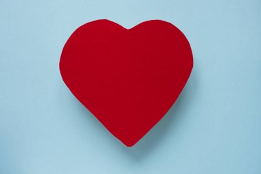 Kırmızı kağıt kalp